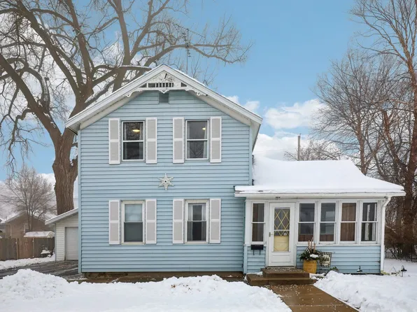322 W Oneida St, Portage, WI 53901