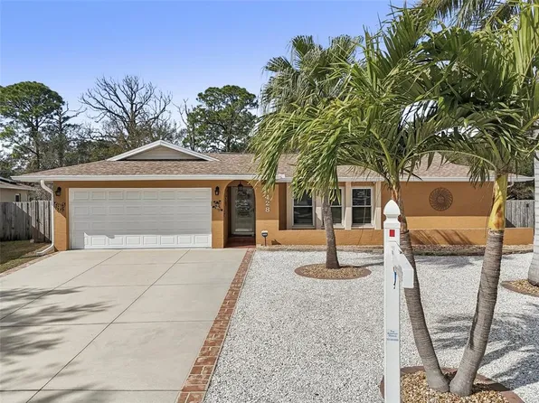 8428 Parkwood Blvd, Seminole, FL 33777