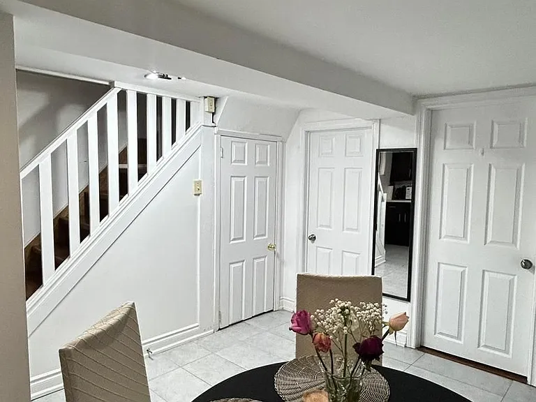 8 Runnymede Rd #LOWER — Photo 8