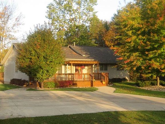 The front deck is the right spot to enjoy a cup of coffee and watch the sun rise.
