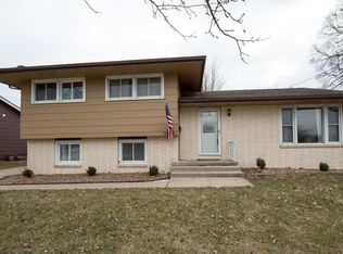 3922 Bel Aire Rd, Des Moines, IA 50310