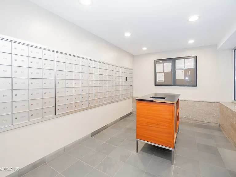 4970 N Marine Dr — Photo 3