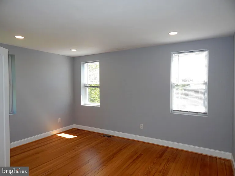 301 Cornwall St — Photo 11