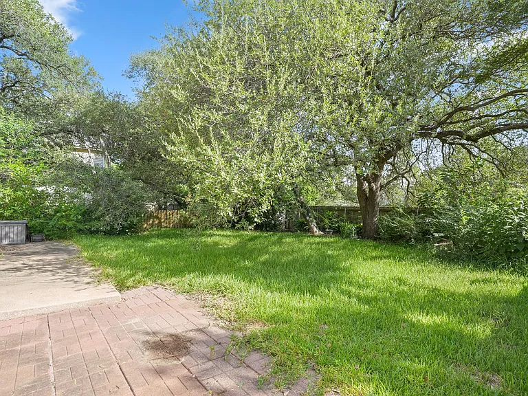 17841 Park Valley Dr — Photo 20