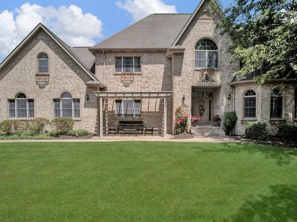 137 Walnut Ridge Dr, Beaver Falls, PA 15010