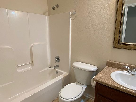 5th image of 305 Cypress Dr