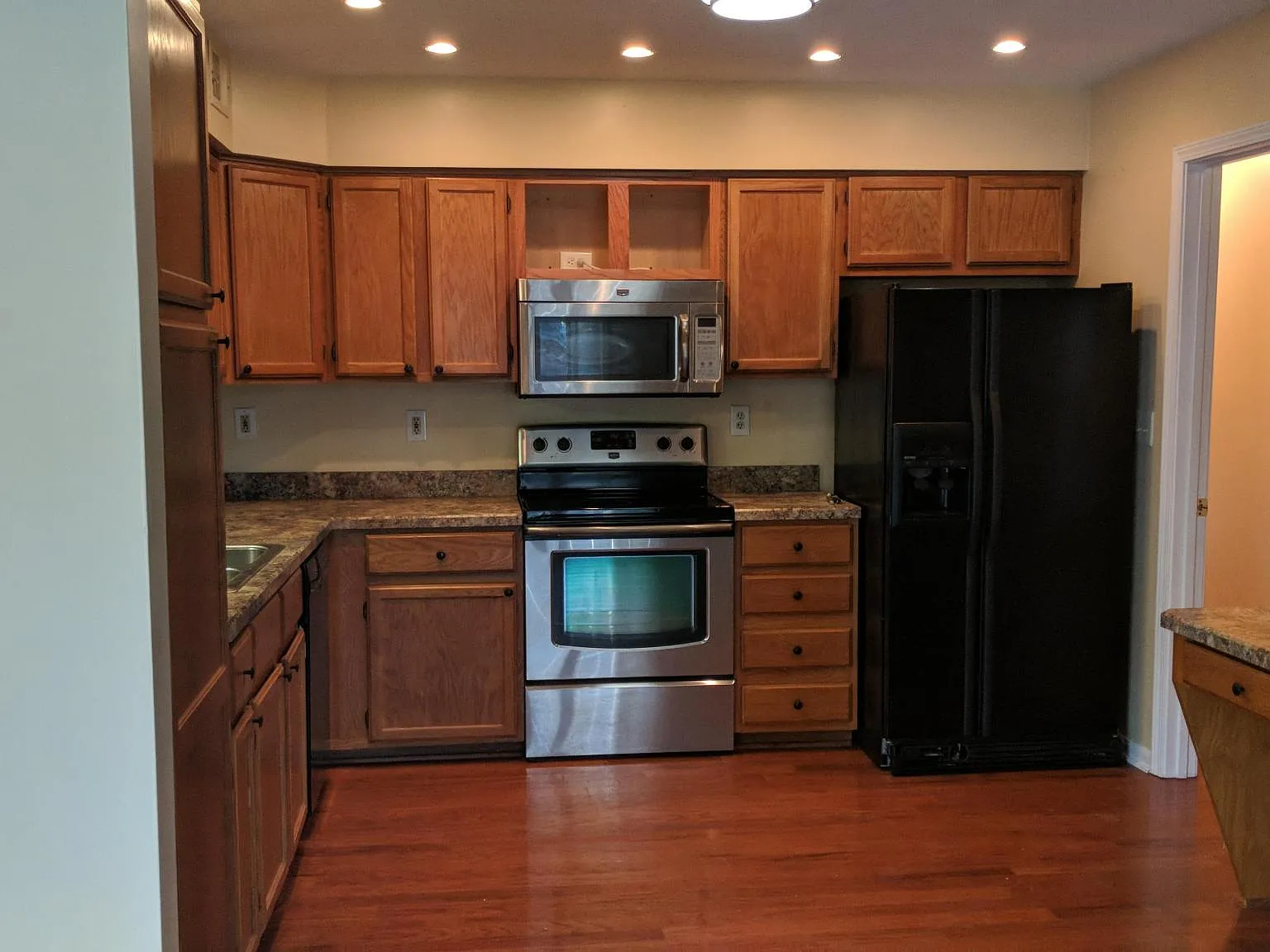 3 bed, 2.5 bath, 2150 sqft, $2,350 — Photo 4