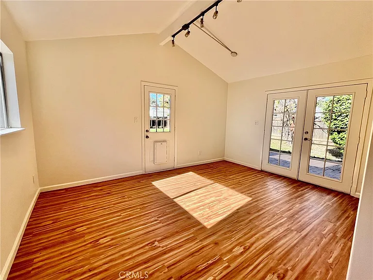 7339 White Oak Ave — Photo 16