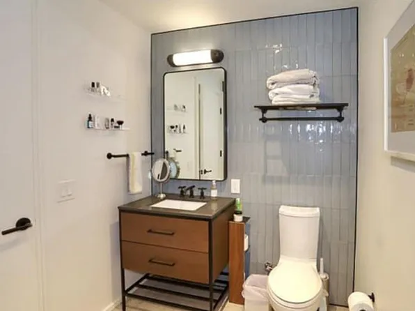 1425 Hudson Street image 13 of 20