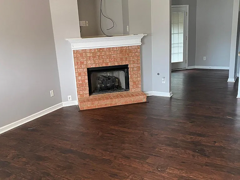 1095 Breezy Valley Dr — Photo 3