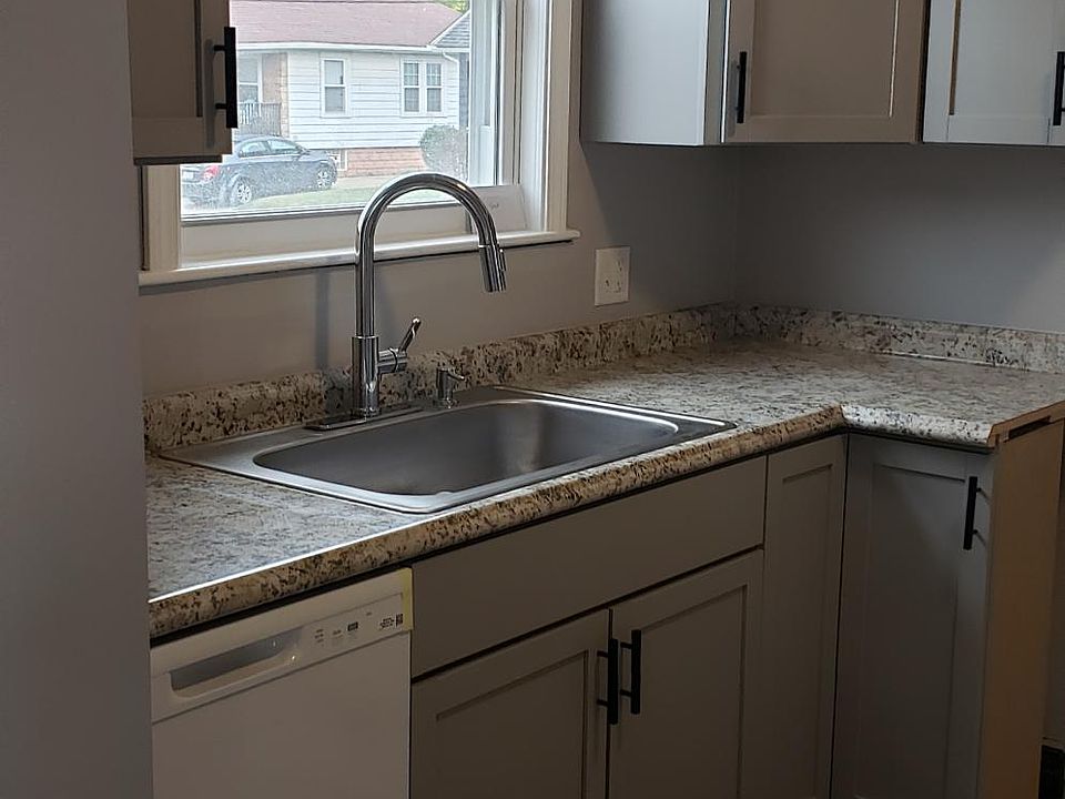 2nd image of 873 10th St NE