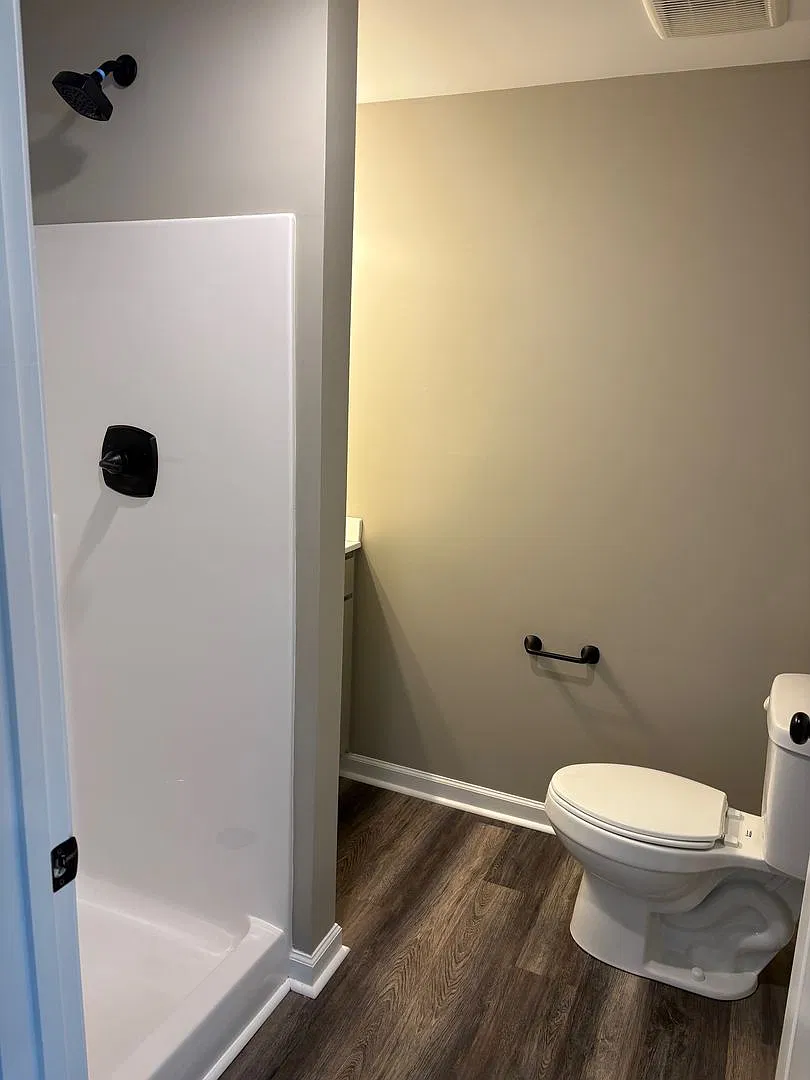 220 Calumet Dr — Photo 3