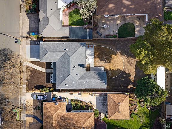 2nd image of 2034 Augustan Avenue