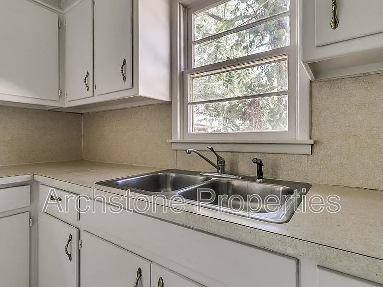 2305 Mustang St — Photo 14