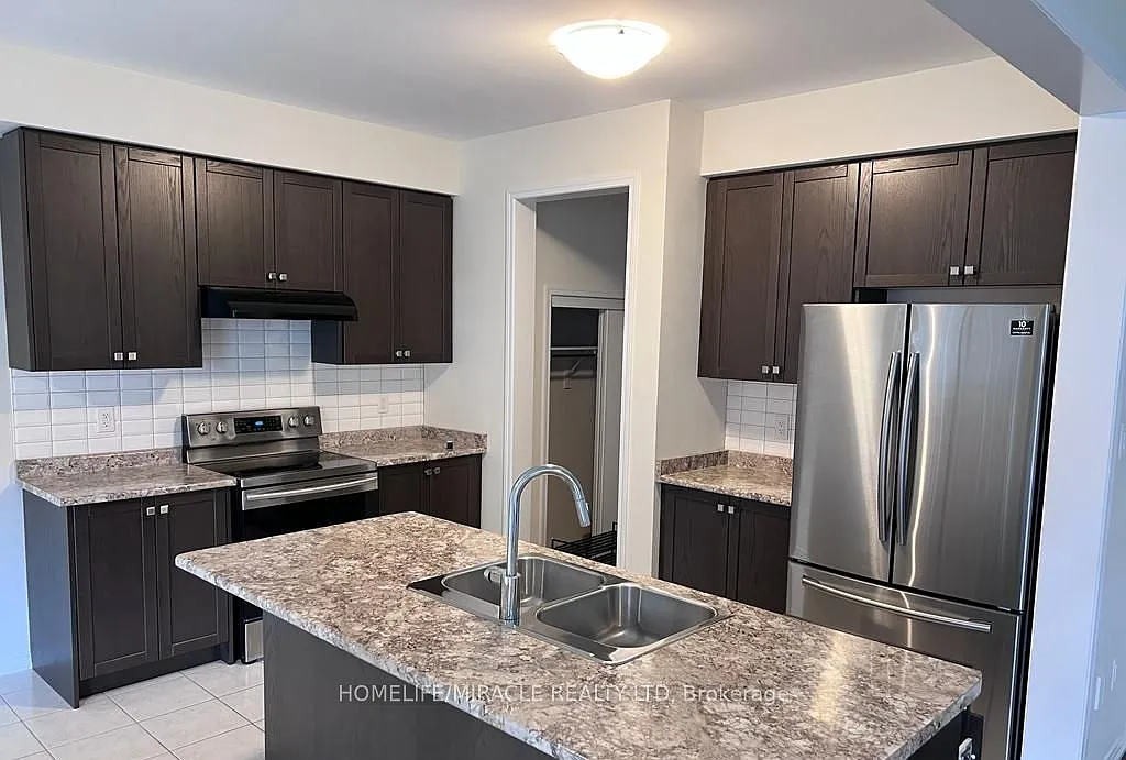 4 bed, $2,500 — Photo 3
