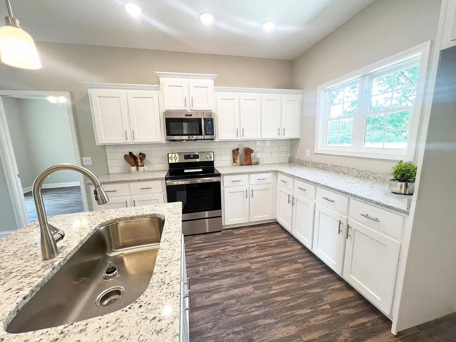 204 Silverthorn Dr - 1 — Photo 3