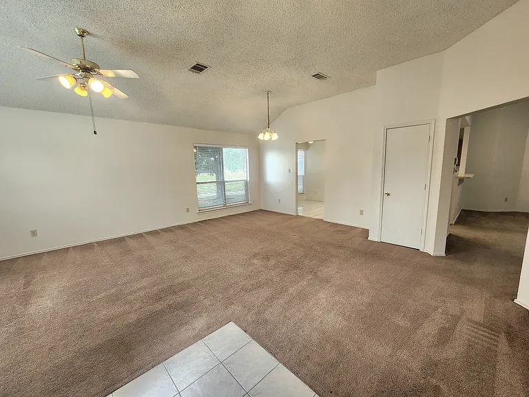 913 Wentwood Dr — Photo 6