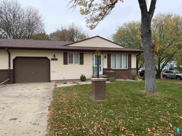 124 NE 5th St, Madison, SD 57042