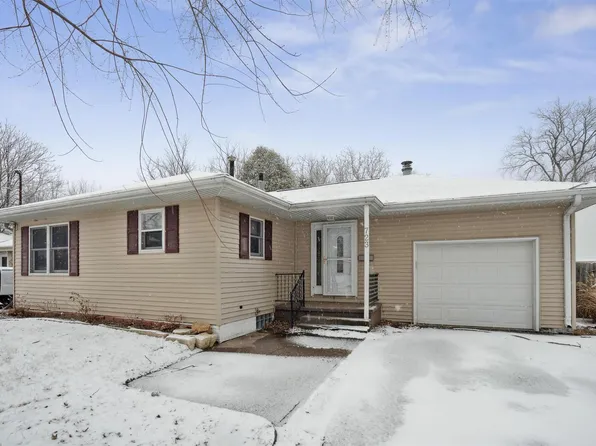 723 31st St, Bettendorf, IA 52722