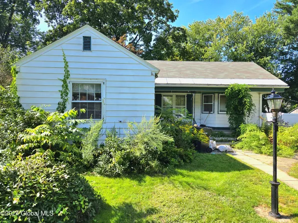 897 8th Avenue, Troy, NY 12182