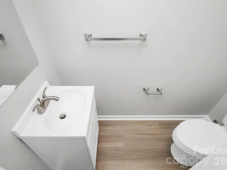 1233 Anderson St — Photo 8