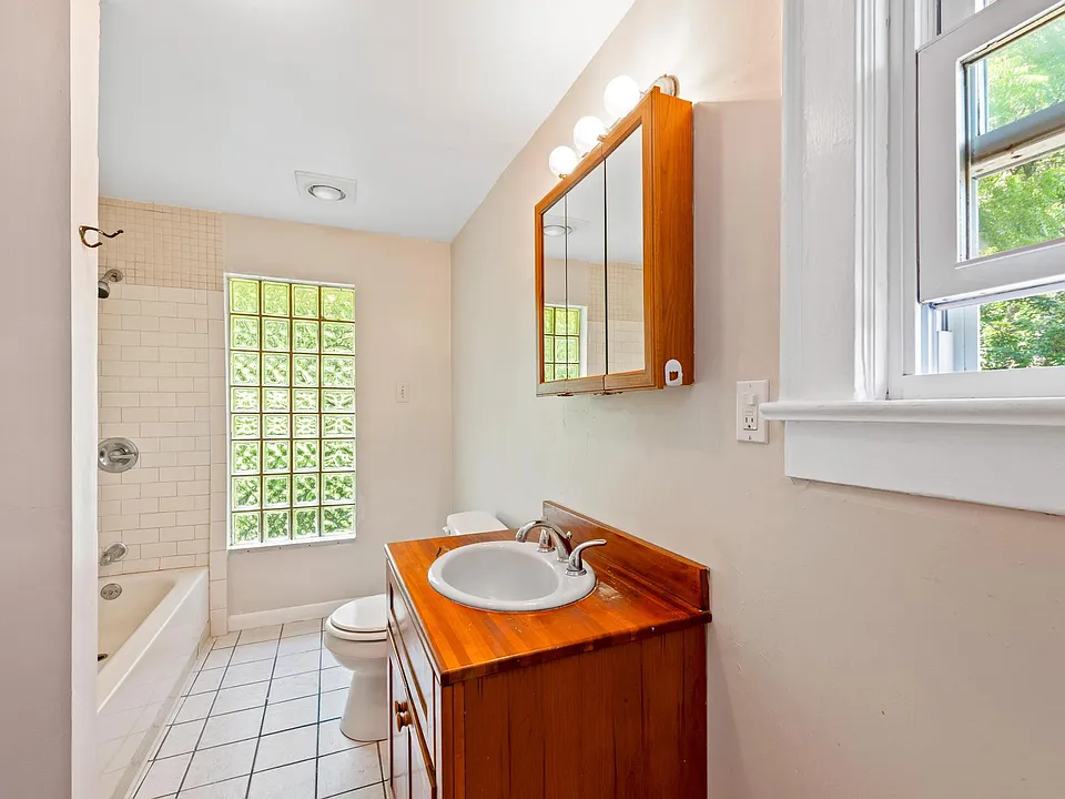 Bathroom picture prior to updates