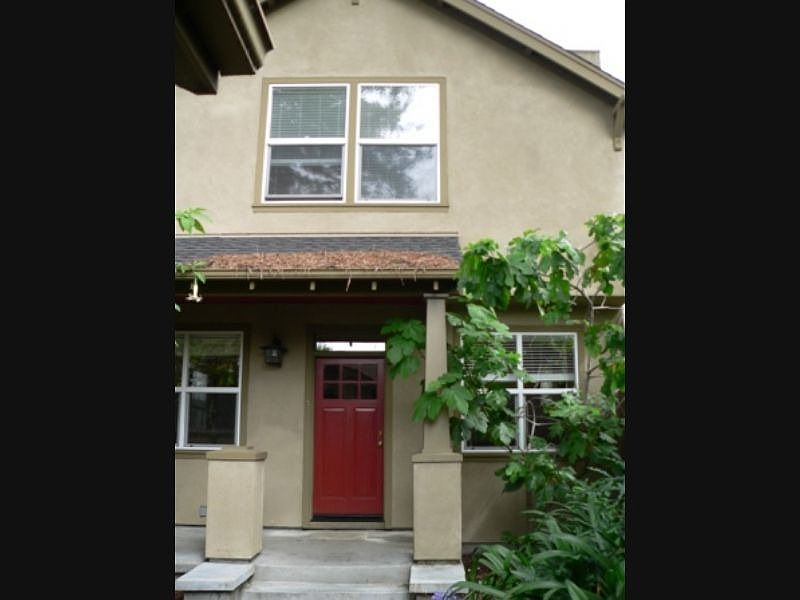 1st image of 125 Plum St #A.