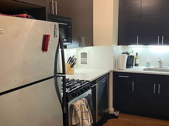 3rd image of 333 E 34th St APT 15H