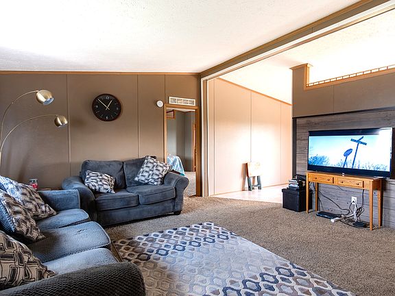 5th image of 639 Bluebird Cir