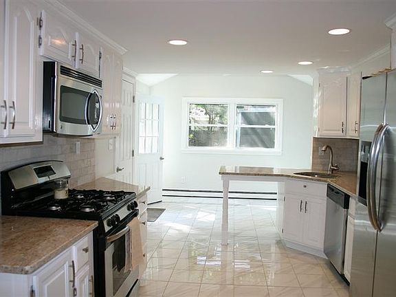 3rd image of 22 Kennedy Circle