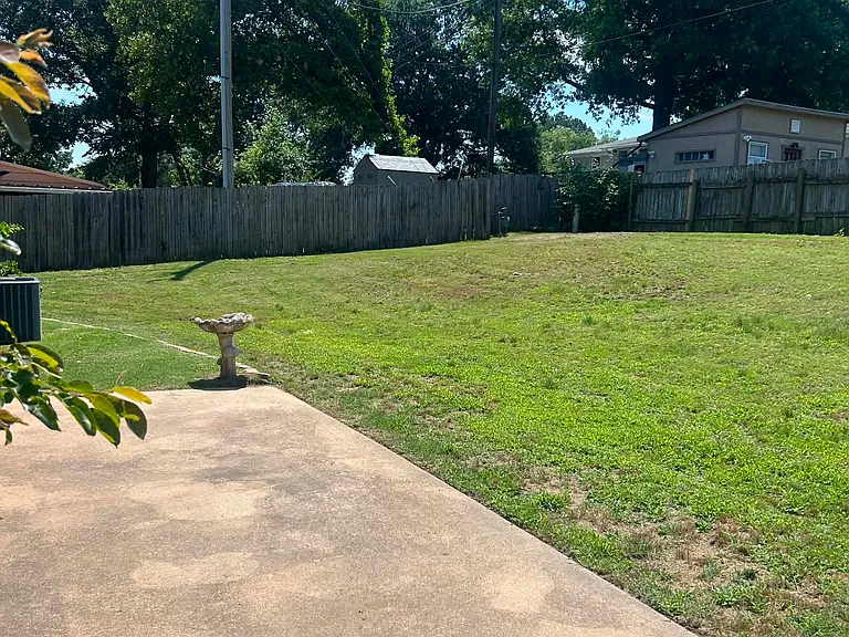 606 Northview Dr — Photo 2