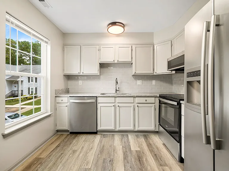 1551 Hunt Club Ct — Photo 6