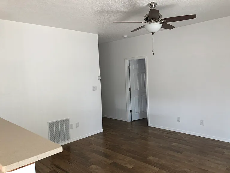 130 Santa Fe St SE — Photo 3