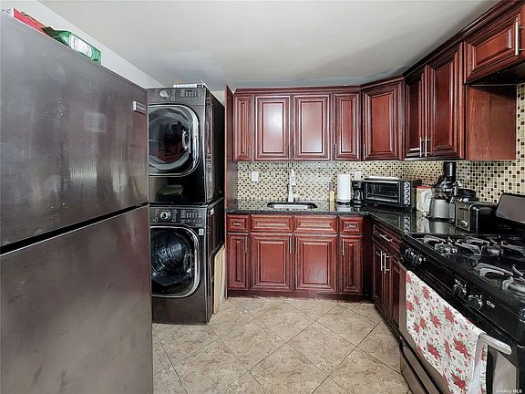 3rd image of 10742 120th St