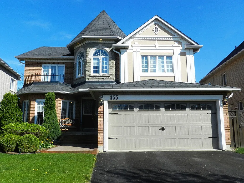 Delaney Dr, Ajax — Photo 4