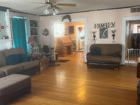 3rd image of 810 N Halagueno St