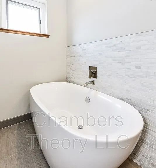 635 N West St — Photo 36