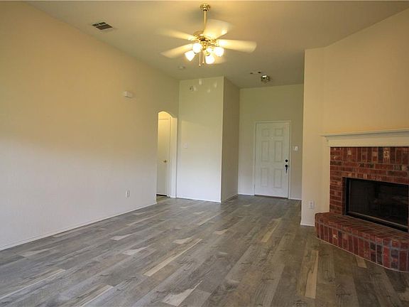3rd image of 2504 Gabriel Dr
