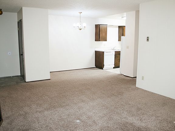 4th image of 801-839 NE Hancock St #819