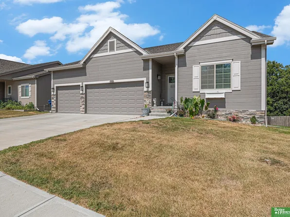 1802 Pilgrim Dr, Bellevue, NE 68123