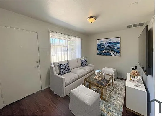 6802 W Glendale Ave — Photo 3