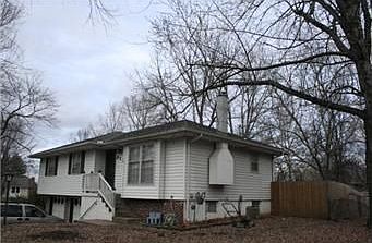 2nd image of 912 SW Windsor Ct