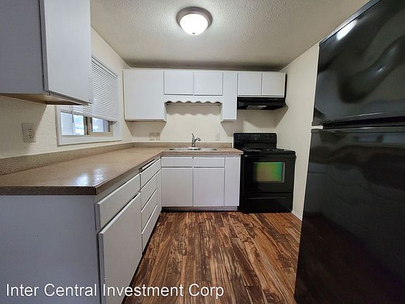 2nd image of 209 W James St #10854764