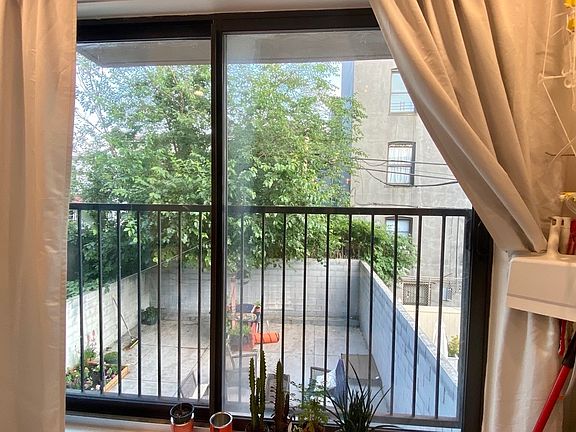 5th image of 1070 Lafayette Ave #4B