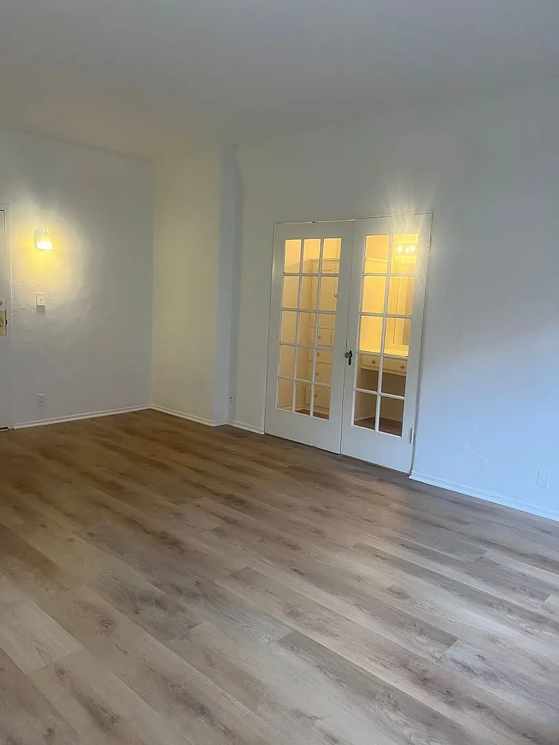 Mansfield Apartments — Photo 1