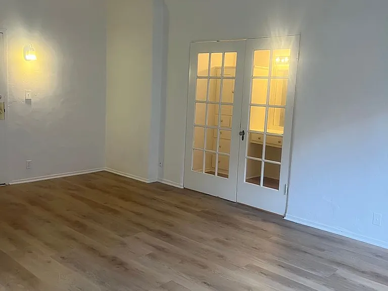 732 S Mansfield Ave — Photo 1