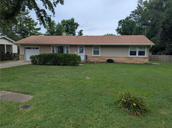 24 Miller Ave, Charleston, IL 61920