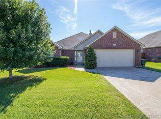 5415 Redbud Pl, Sand Springs, OK 74063