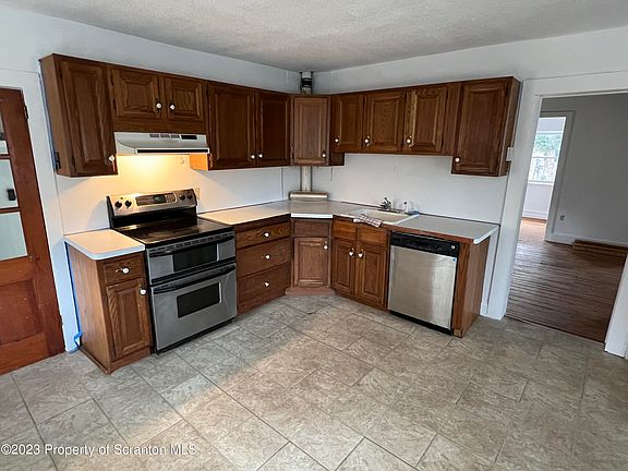 4th image of 220 Bellemonte Ave
