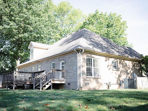 4th image of 1704 Woodside Dr